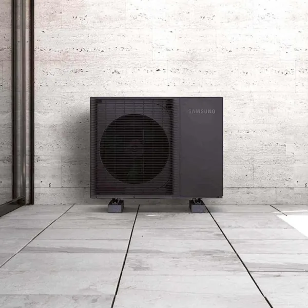 Pompe à chaleur air-eau Samsung EHS Monobloc R290 12kW AE120CXYBGK Triphasé avec pompe intégrée