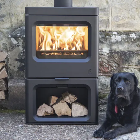 Poêle à bois Charnwood Skye 5 avec porte bûche Puissance 5kW Sortie Fumée Postérieure ou Supérieure