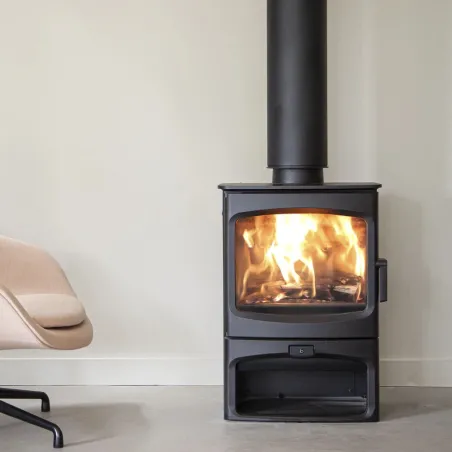 Poêle à bois Charnwood Aire E-700 avec porte bûche Puissance 7kW Sortie Fumée Postérieure ou Supérieure